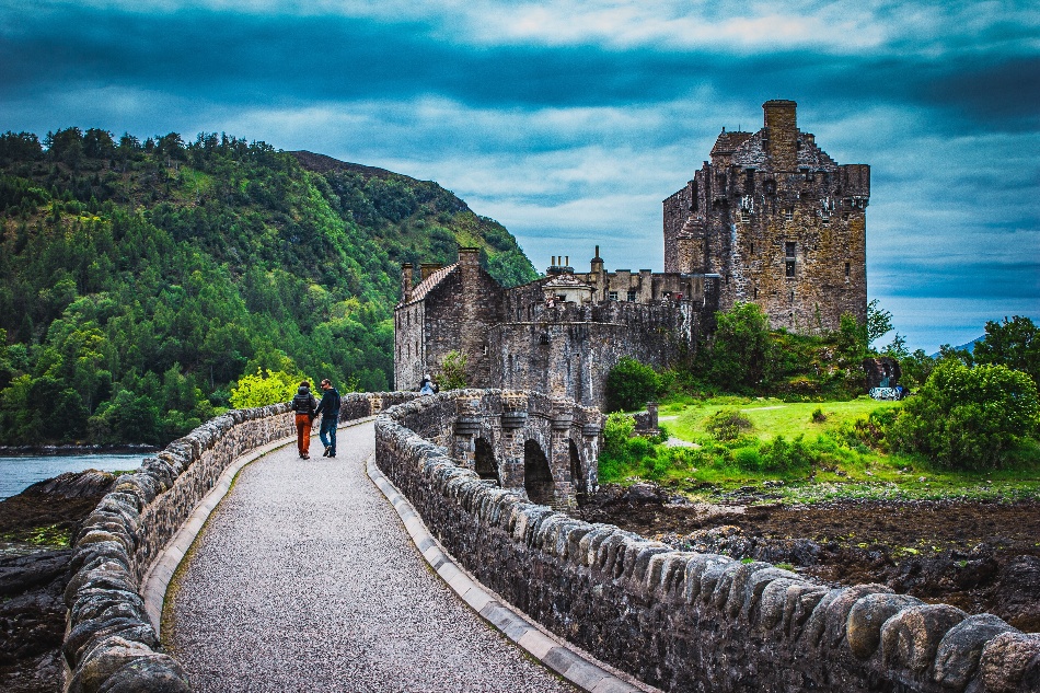 SCOTLAND'S CASTLES: WINDOWS INTO HISTORY WITH CIE TOURS
