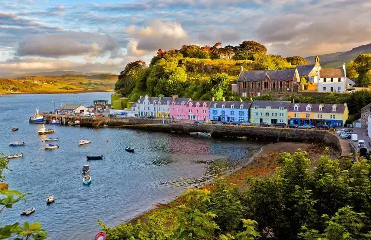 Unforgettable Guided Tours of Ireland and Scotland: Best Attractions and Experiences with CIE Tours